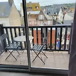 Apartment F2 47 M2, Avec Parking Plein Centre De Deauville