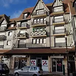 Apartment F2 47 M2, Avec Parking Plein Centre De Deauville