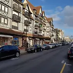 Apartment F2 47 M2, Avec Parking Plein Centre De Deauville