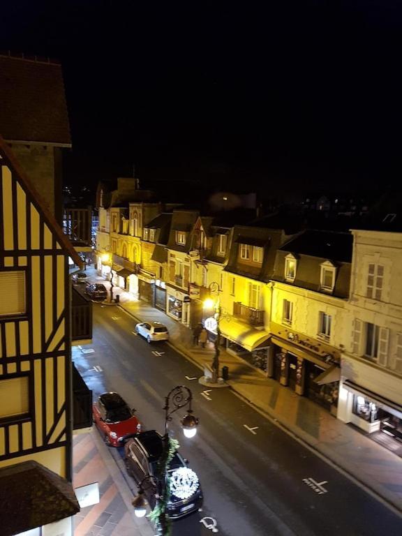 Appartement F2 47 M2, Avec Parking Plein Centre De Deauville